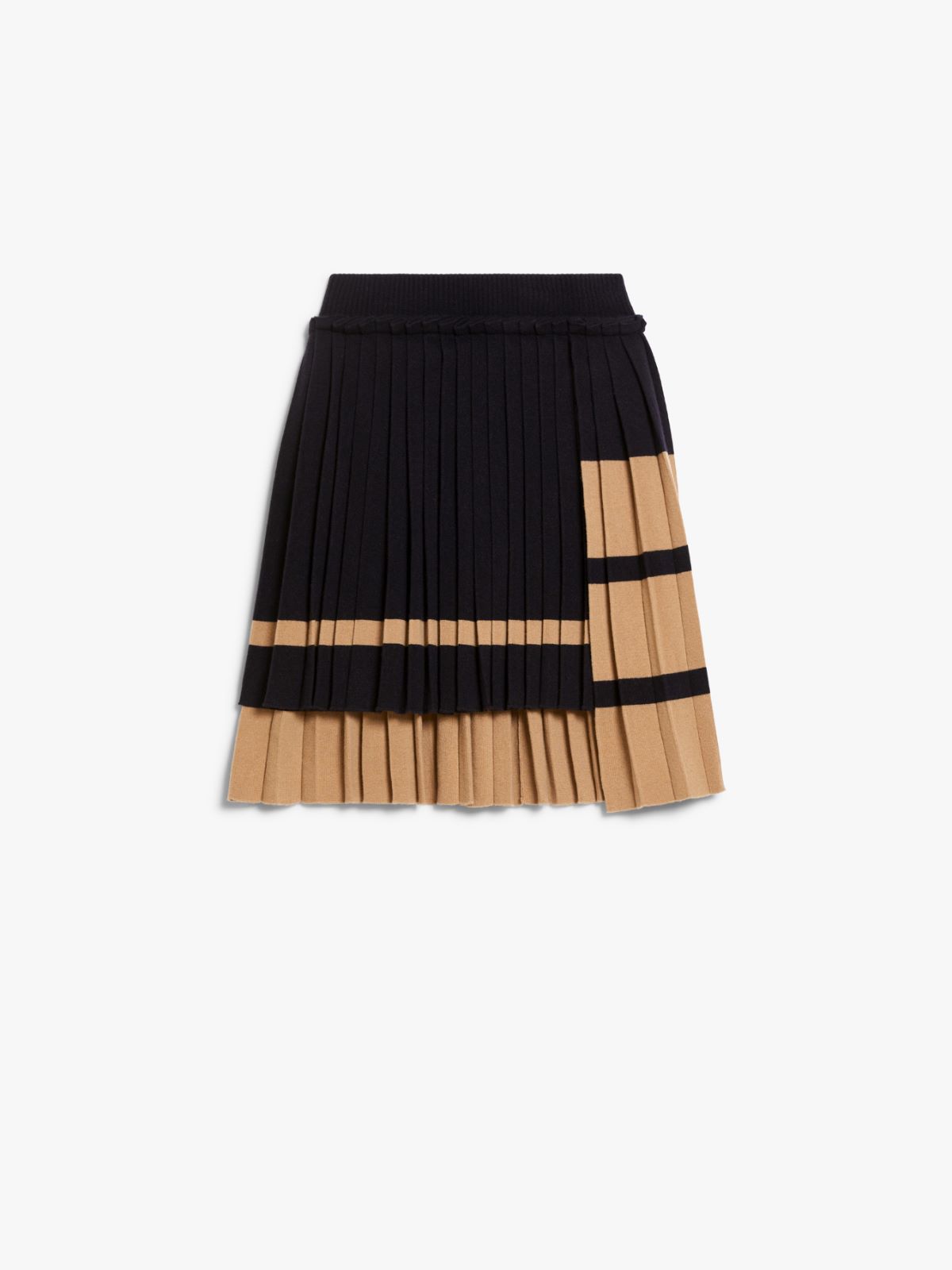 Pleated knit skirt
