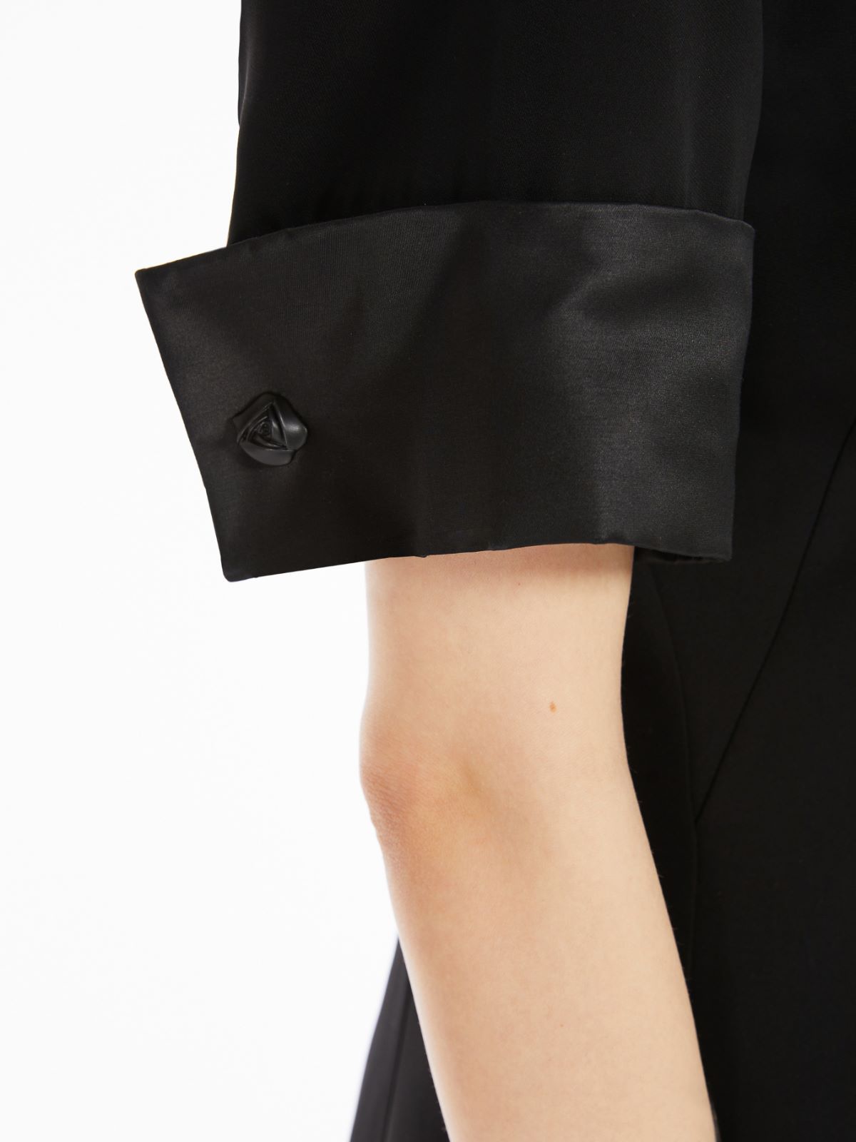 Short-sleeved mini dress