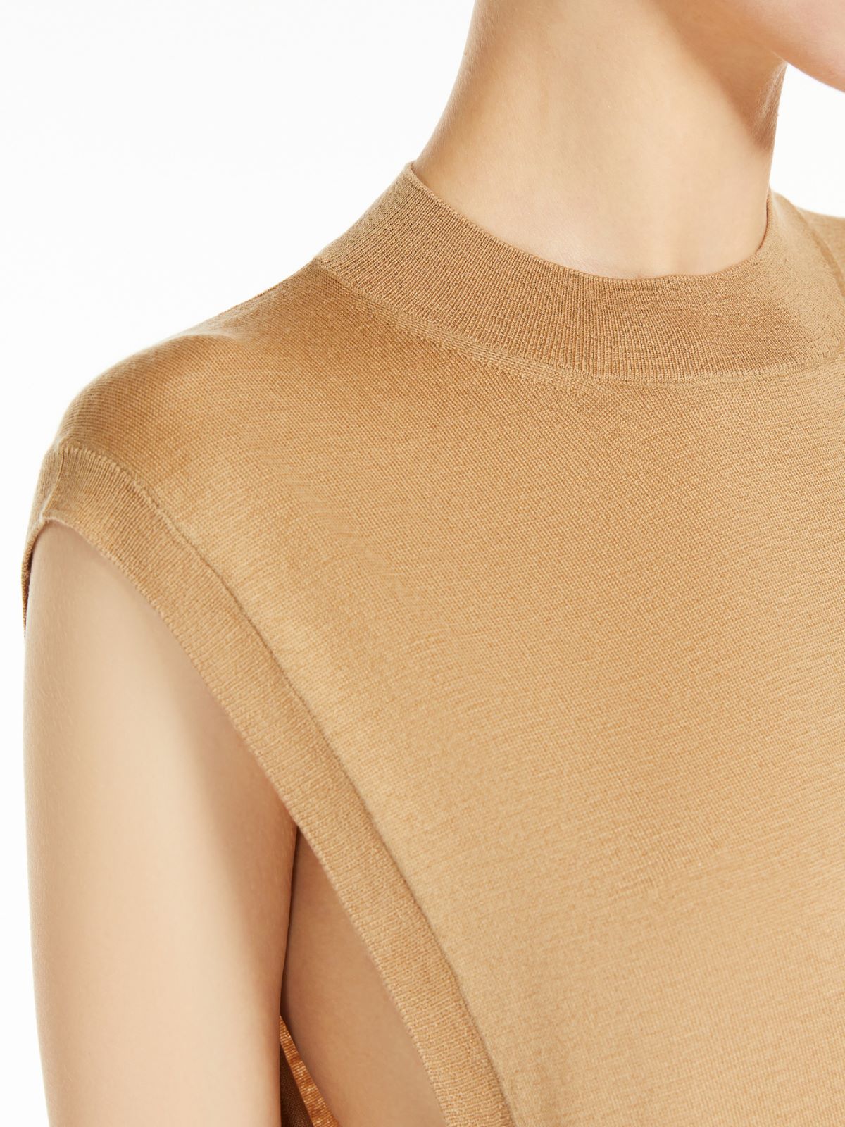 Sleeveless wool and silk sweater