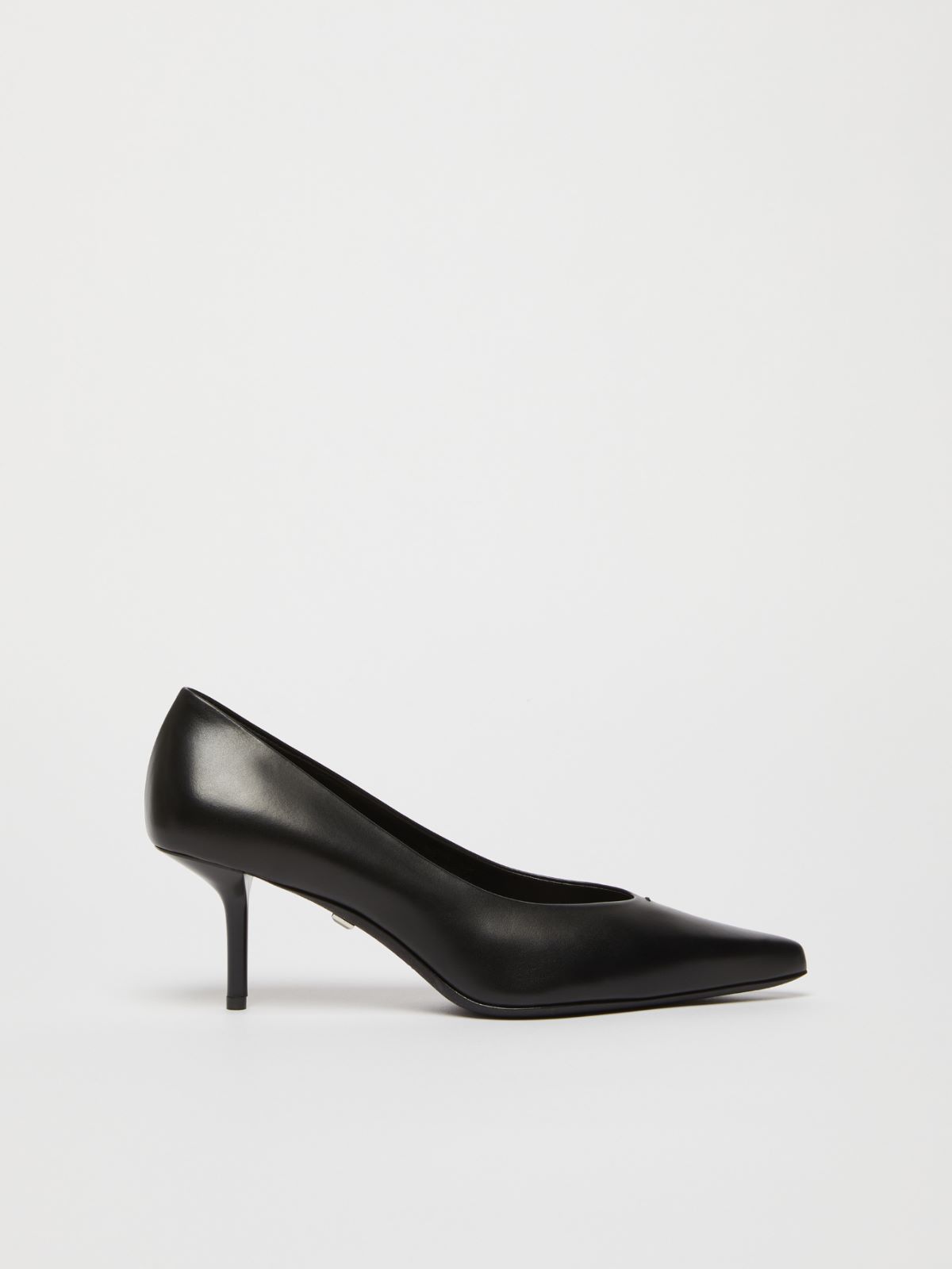 Leather court shoes