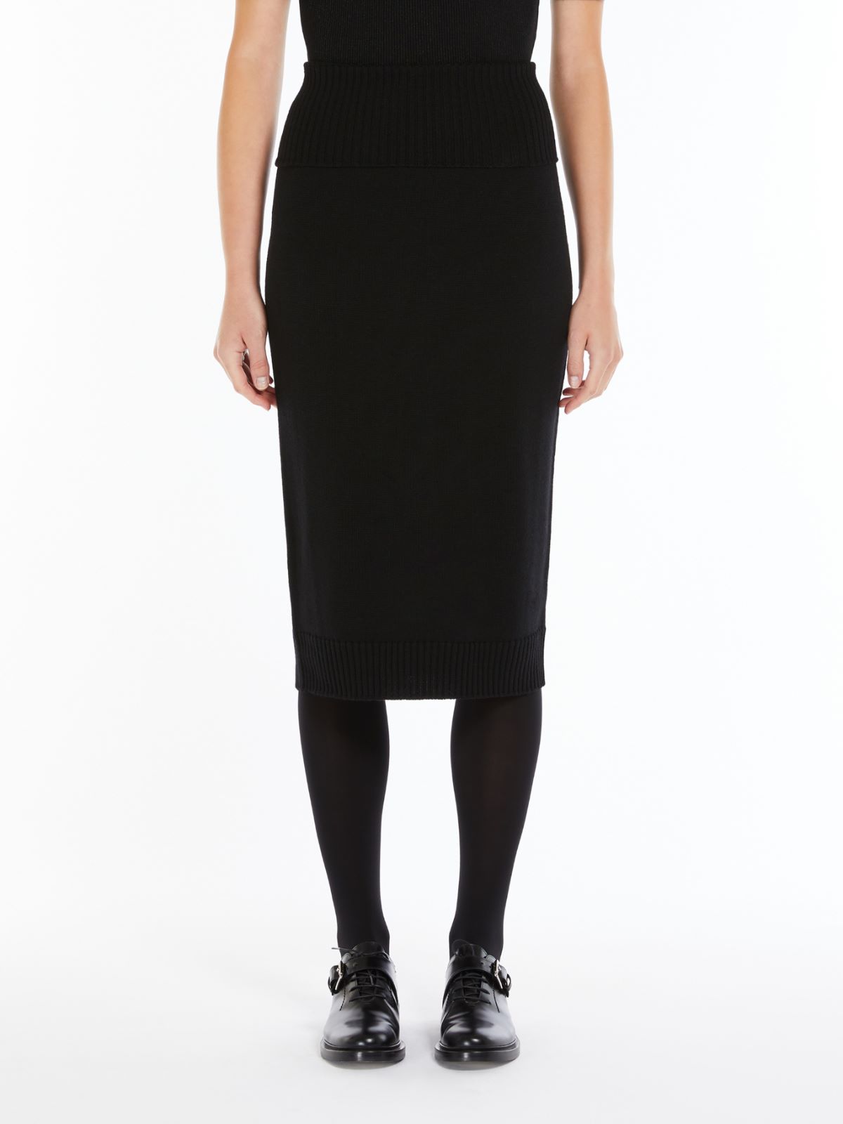 Seamless wool skirt