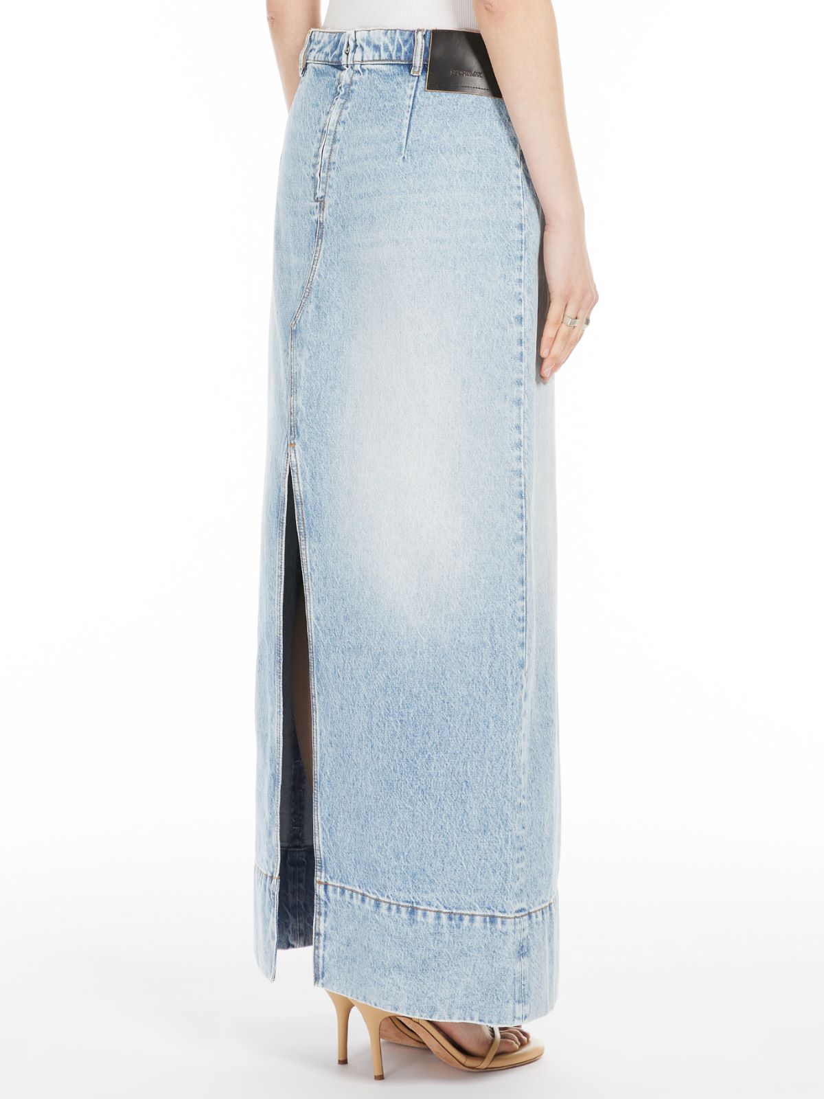 Long skirt in worn denim