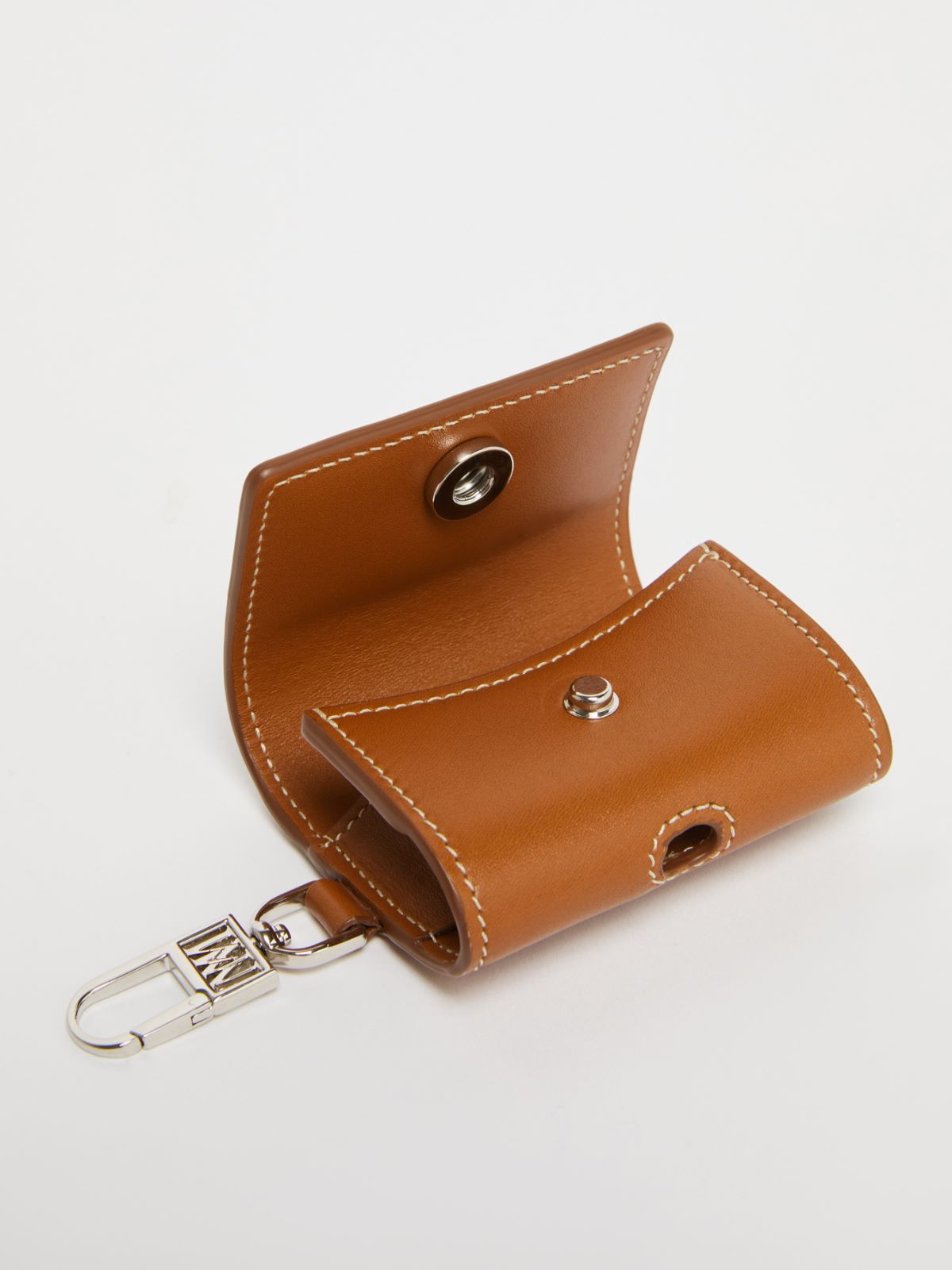 Leather earphone pouch