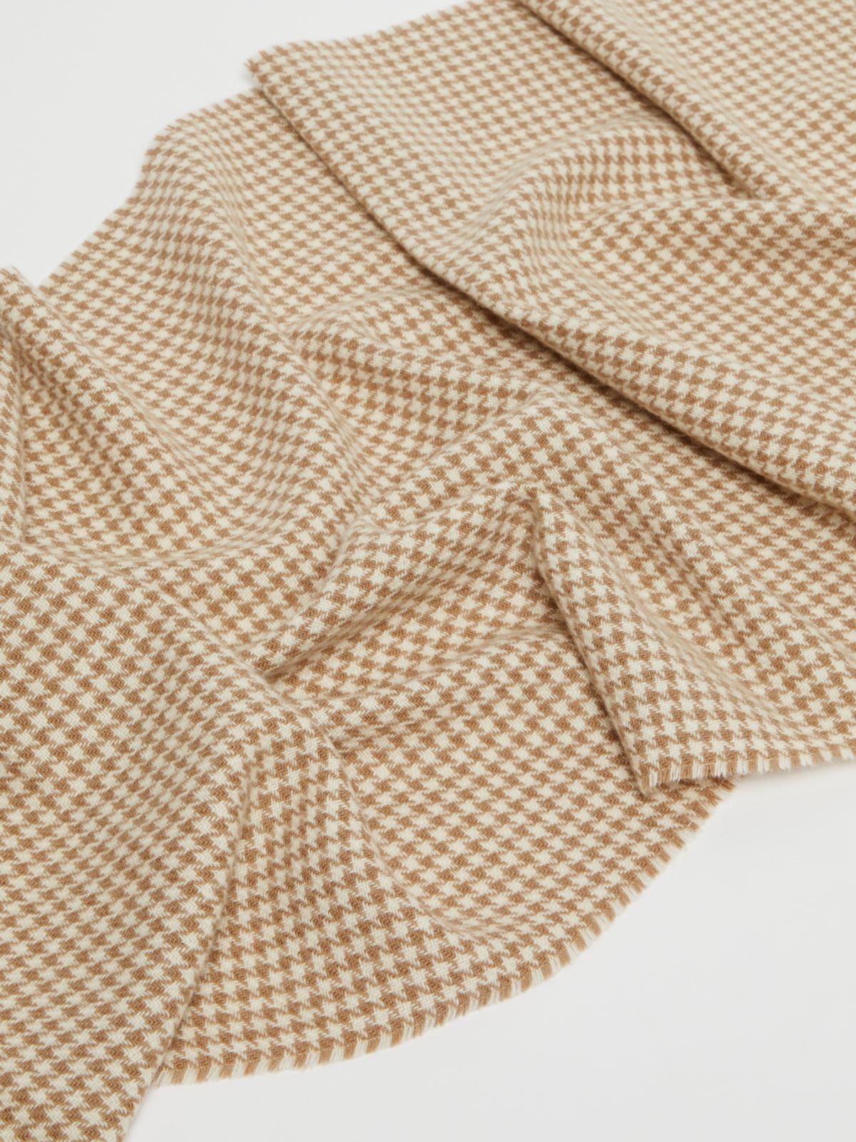 Houndstooth cashmere stole