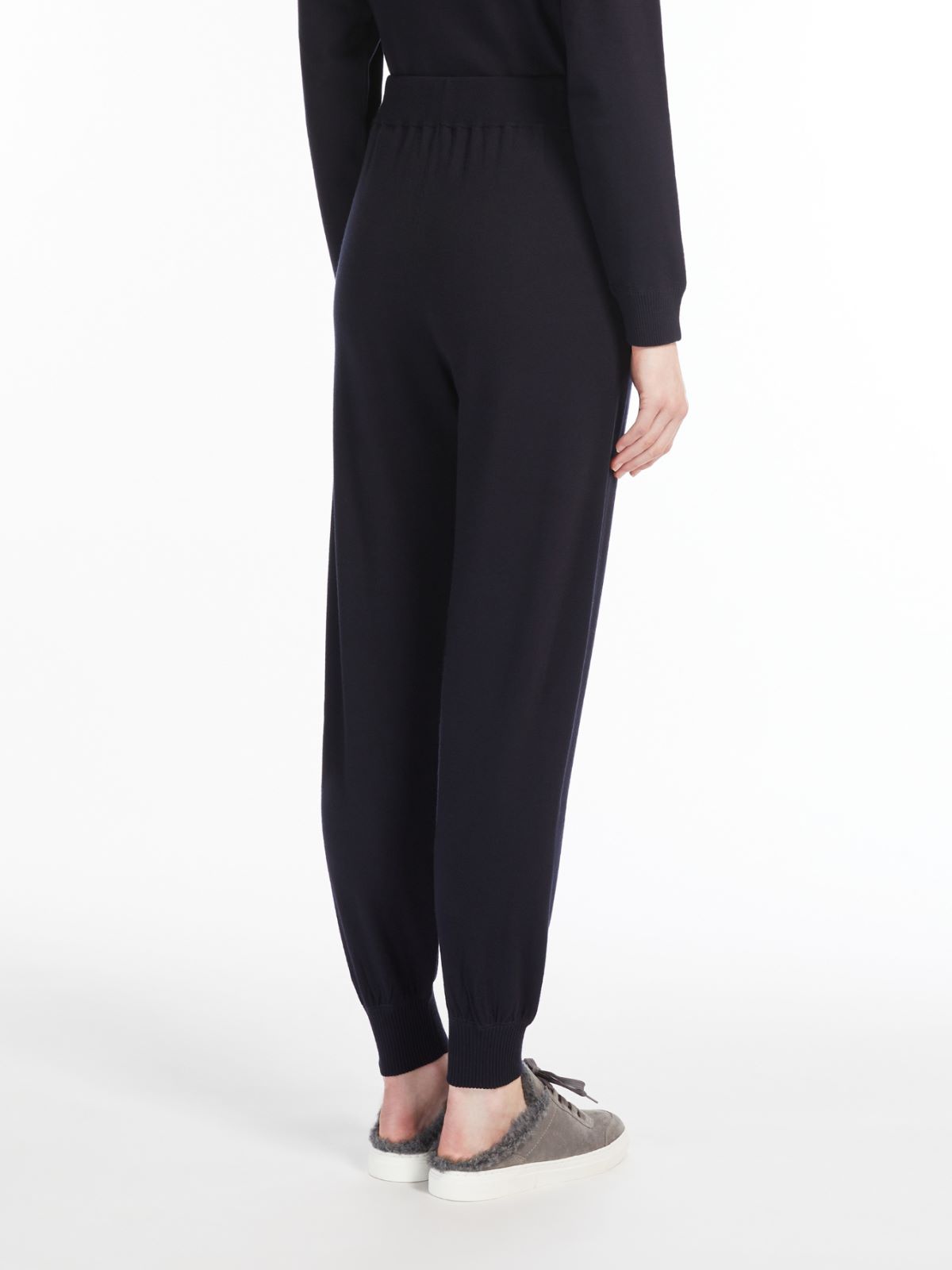 Stretch viscose yarn joggers