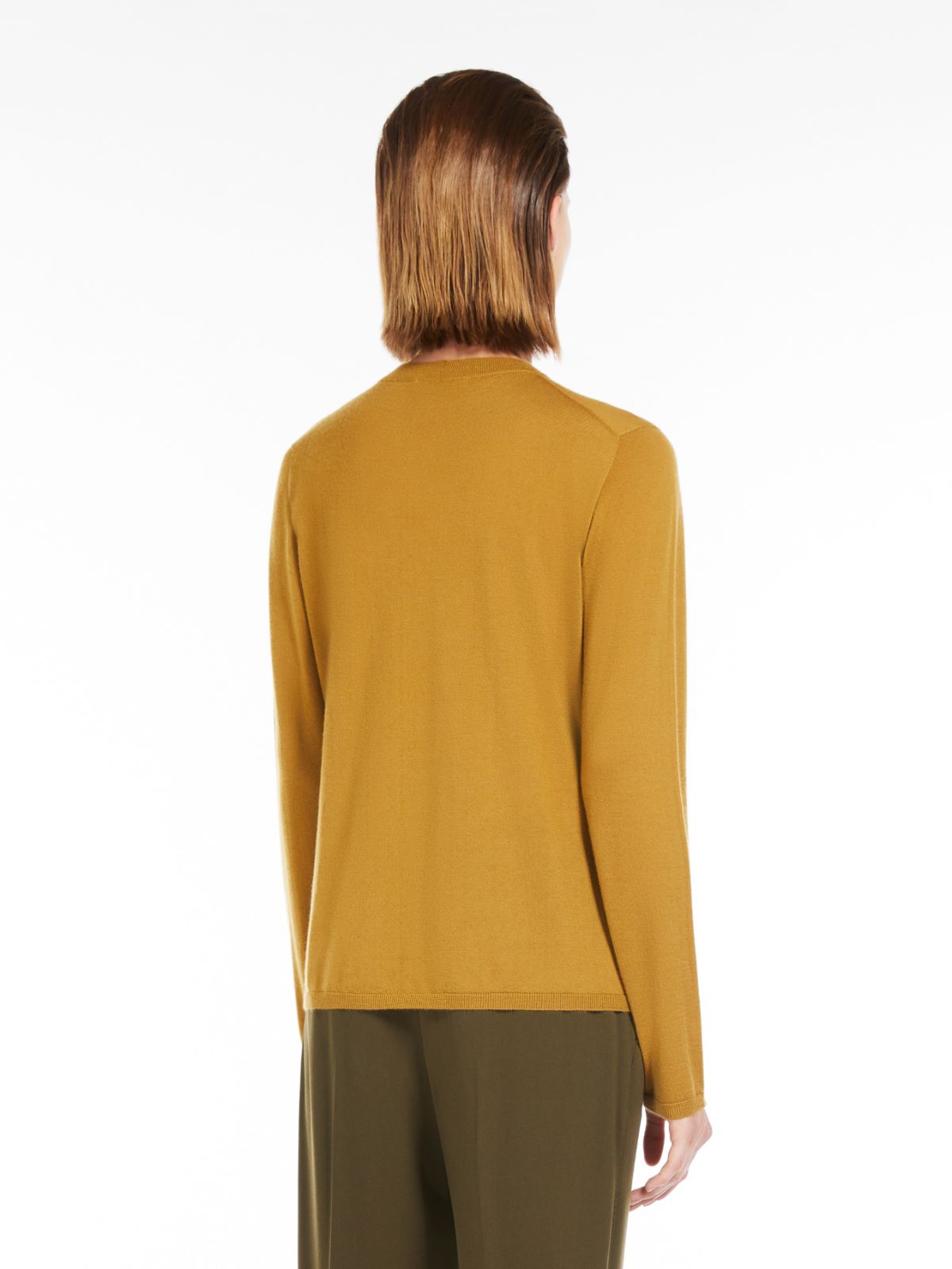 Lightweight cashmere jumper