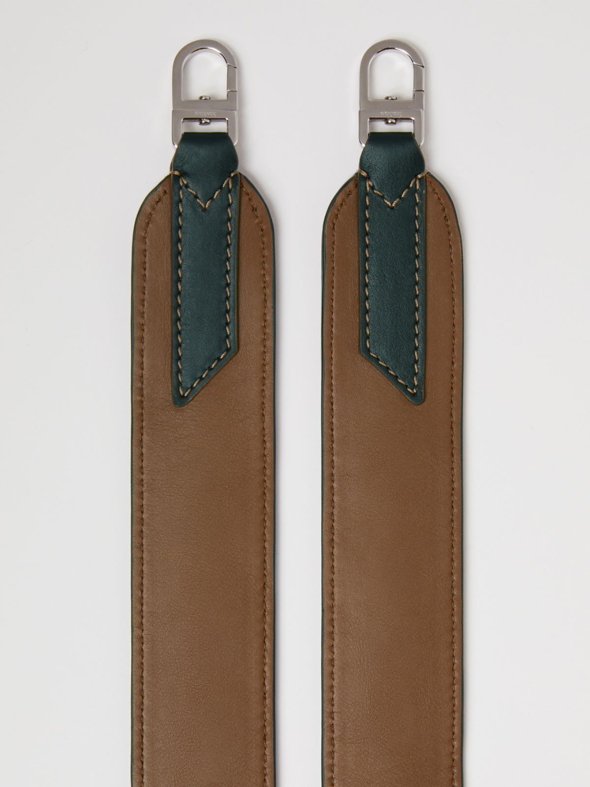 Reversible leather shoulder strap