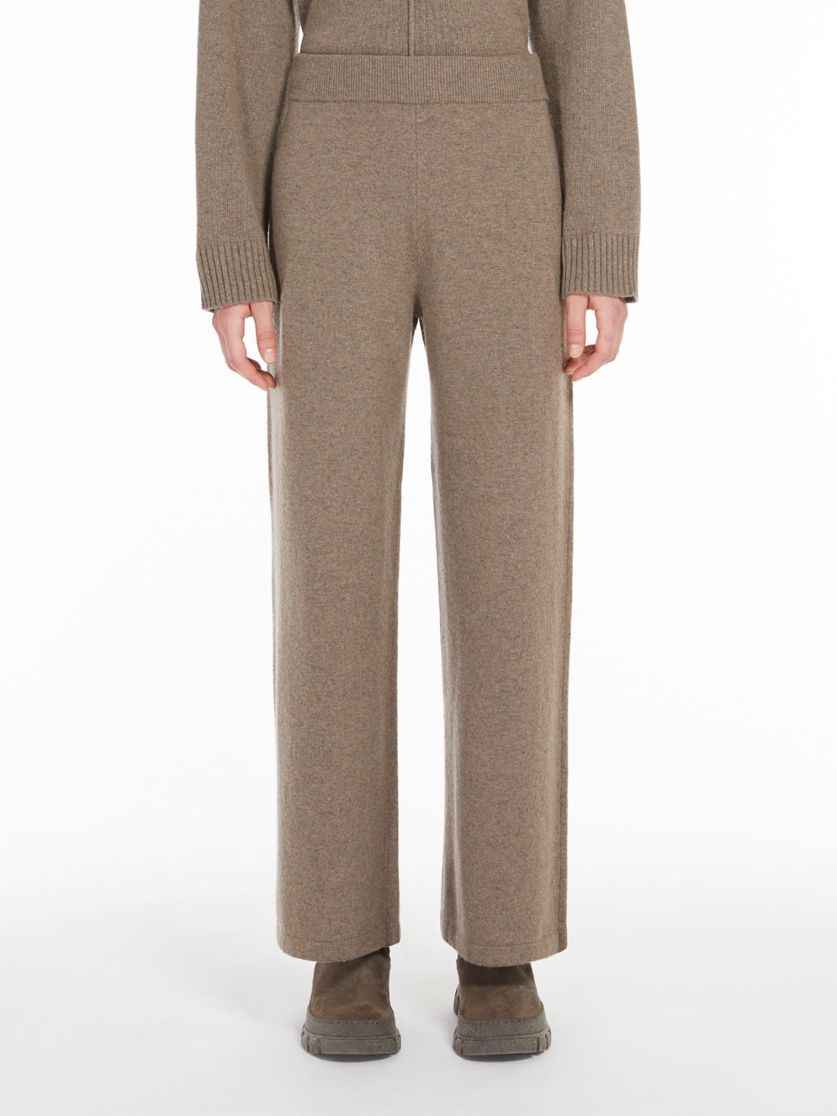 Wide-fit knit fabric trousers