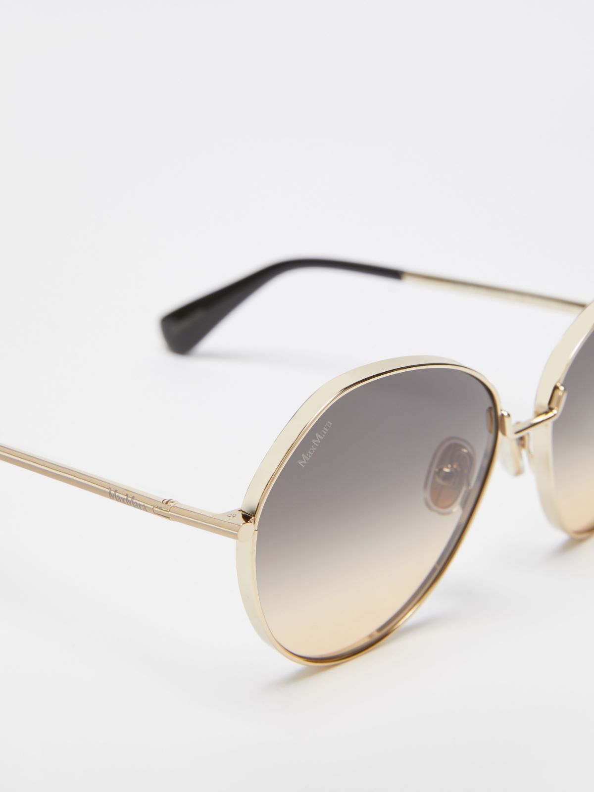 Round metal sunglasses
