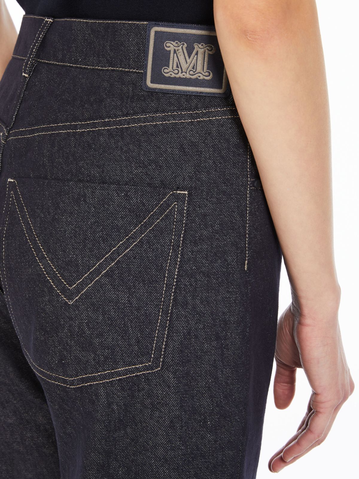 Wide-leg denim jeans