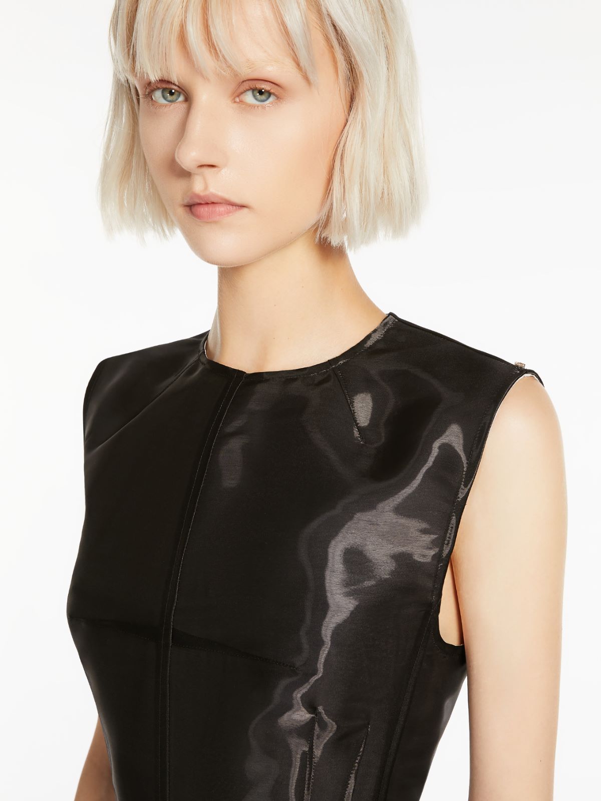 Sleeveless organza dress