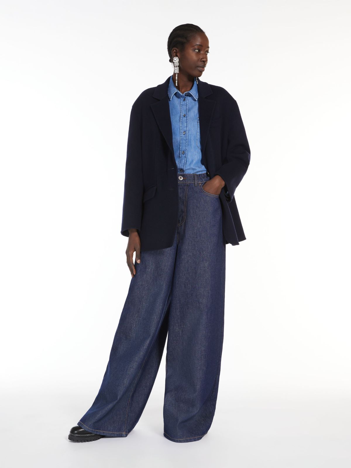 Wide-leg denim jeans