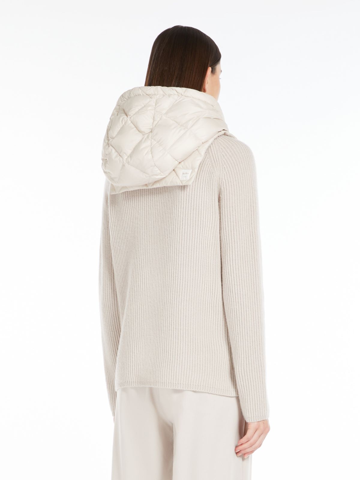 Water-repellent canvas collar