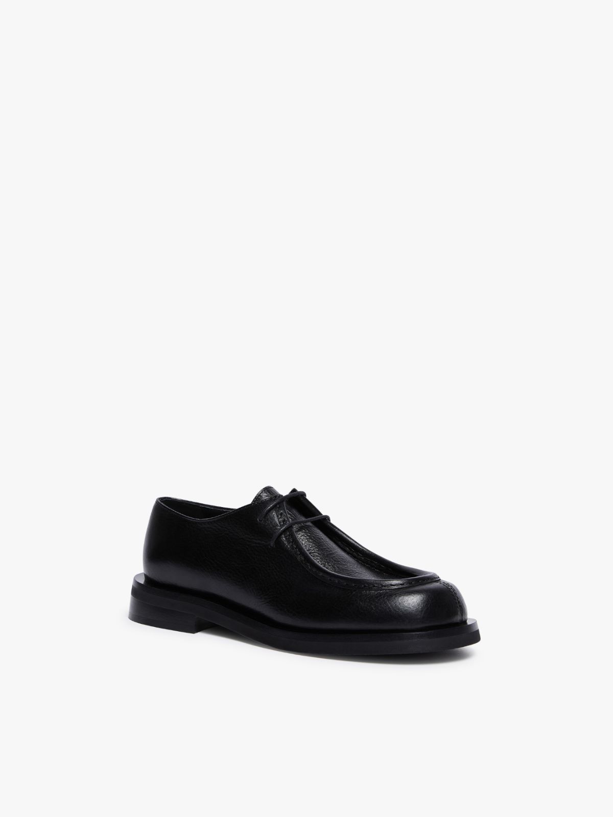 Mannish lace-up shoes