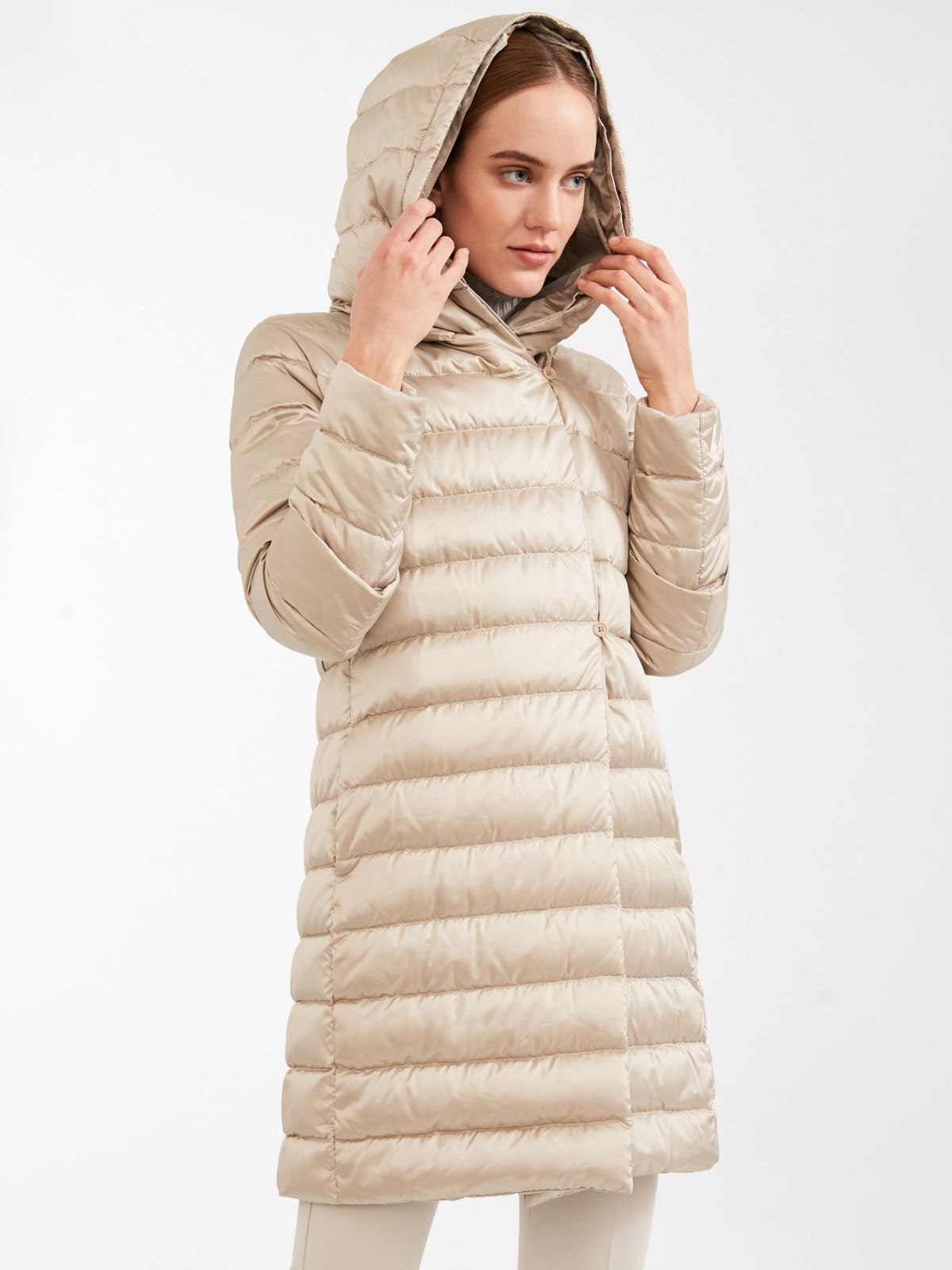 Reversible down jacket in water-repellent satin