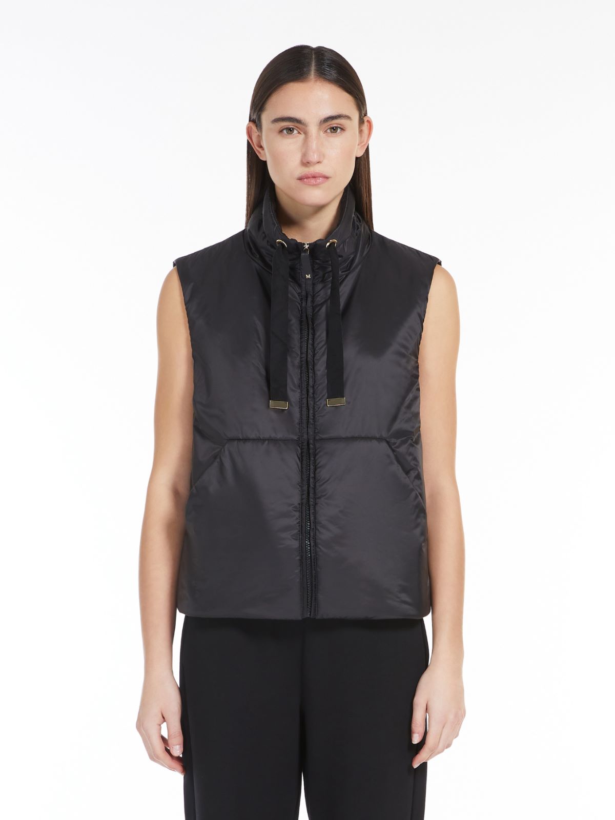 Water-repellent canvas gilet with a stand-up collar