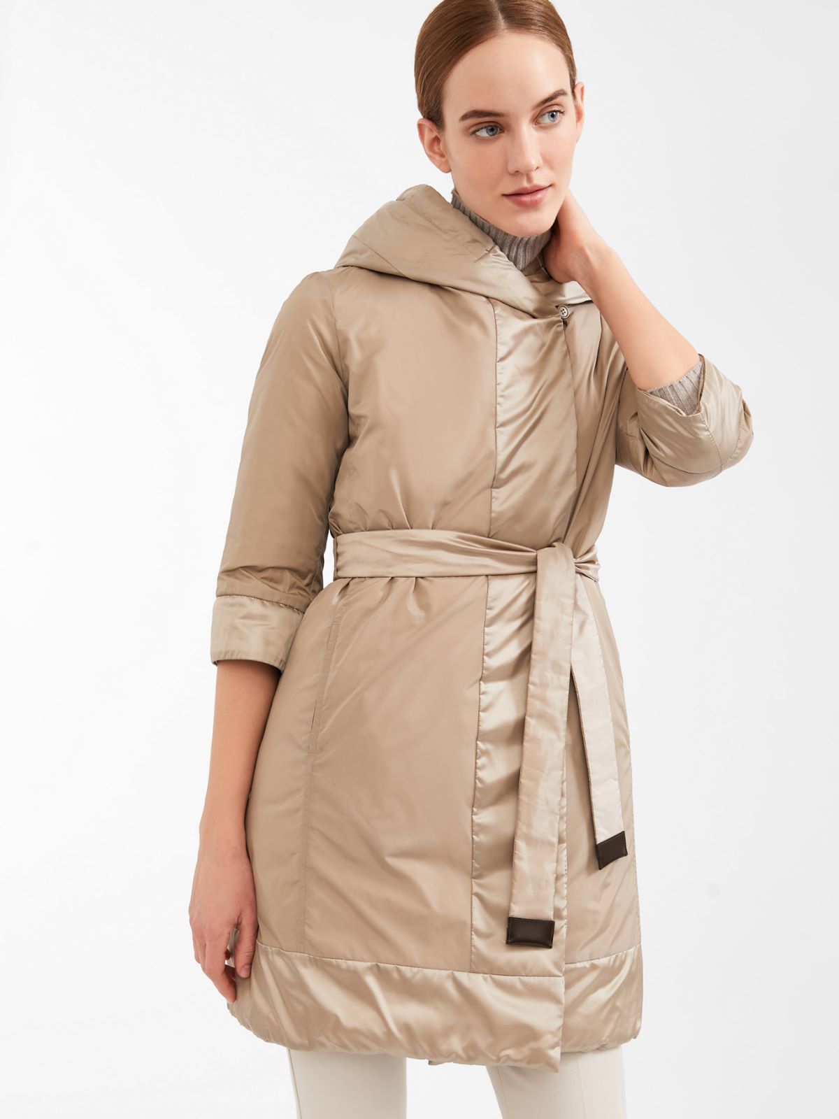 Reversible down jacket in water-repellent satin