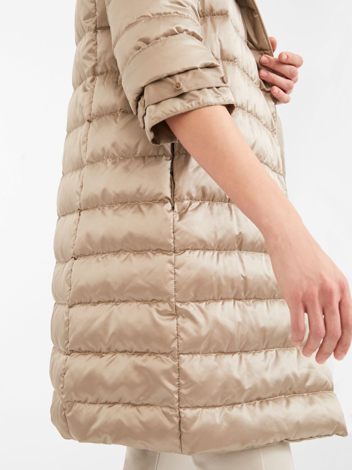 Reversible down jacket in water-repellent satin