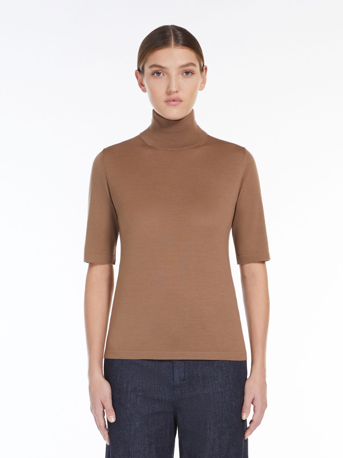 Wool yarn polo-neck sweater
