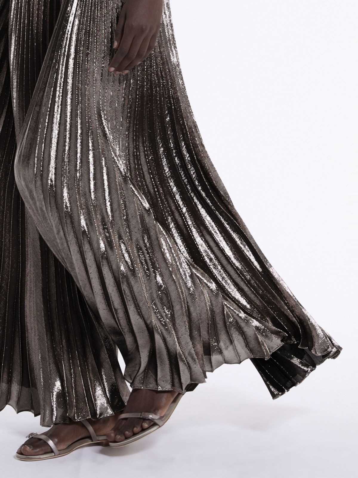 Wide pleated trousers in lamé silk