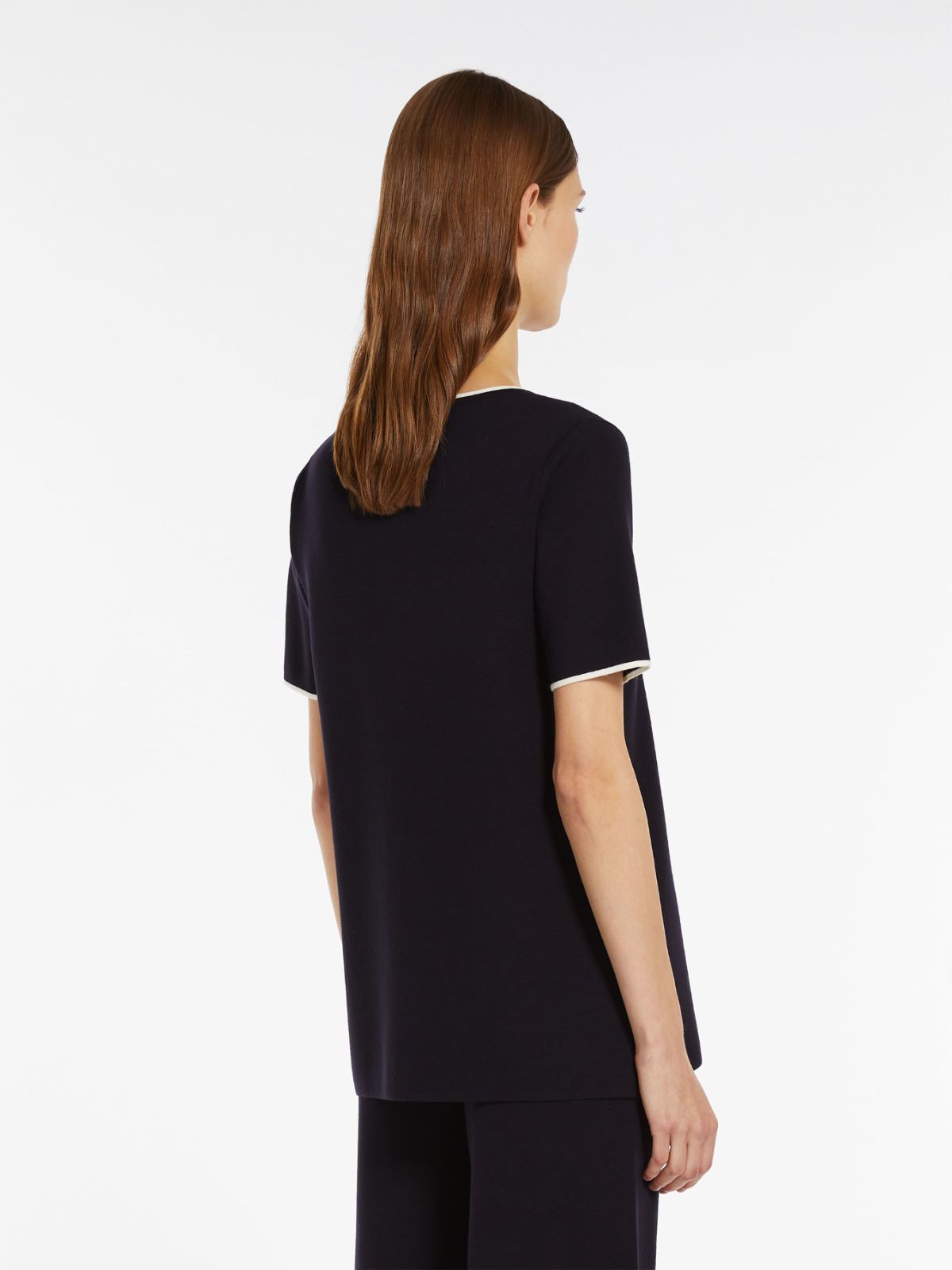 Viscose yarn sweater