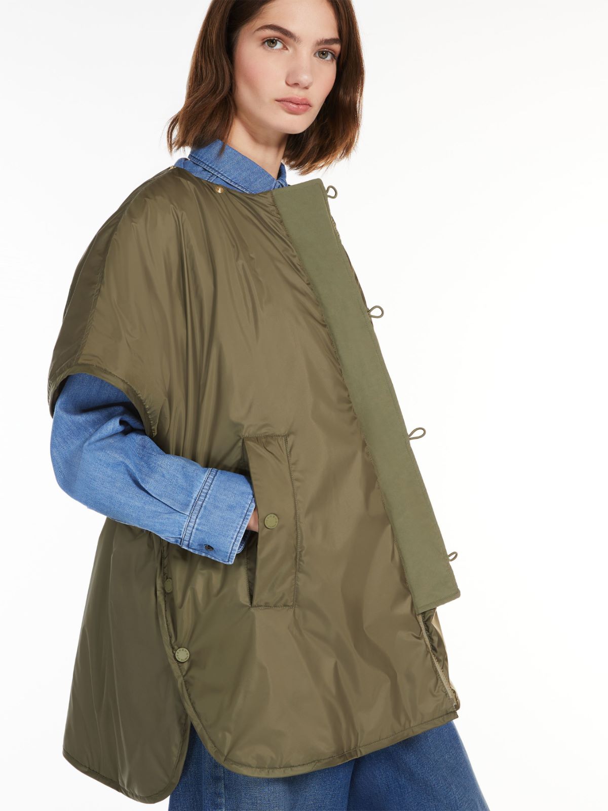 Water-repellent reversible canvas cape
