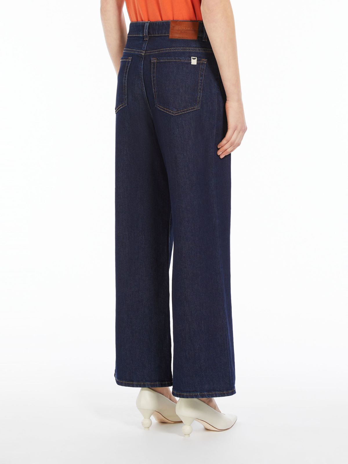 Relaxed-fit comfortable denim jeans