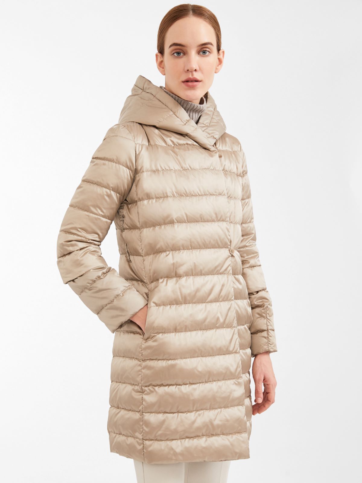 Reversible down jacket in water-repellent satin