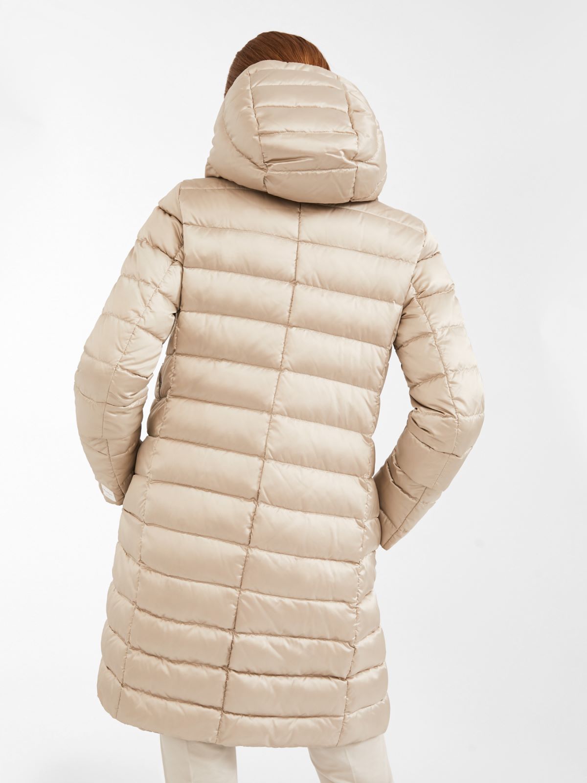Reversible down jacket in water-repellent satin