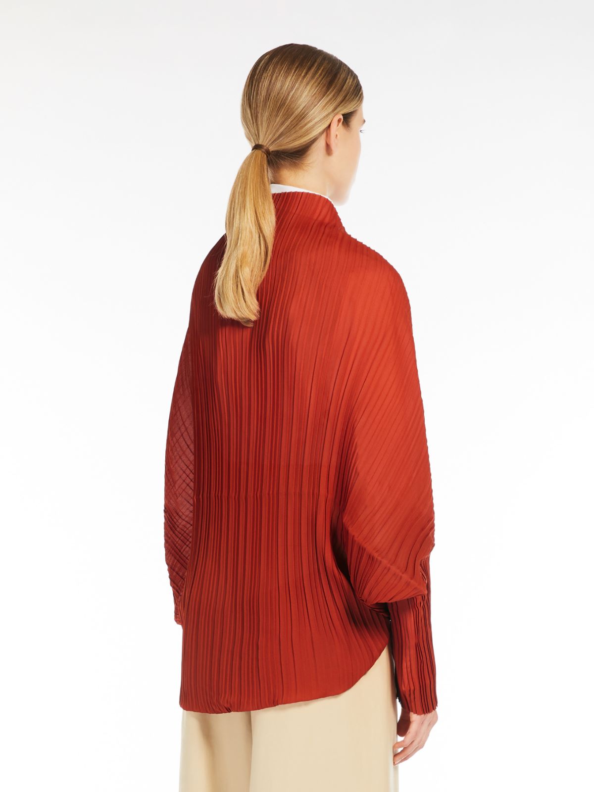 Shrug in pleated fabric