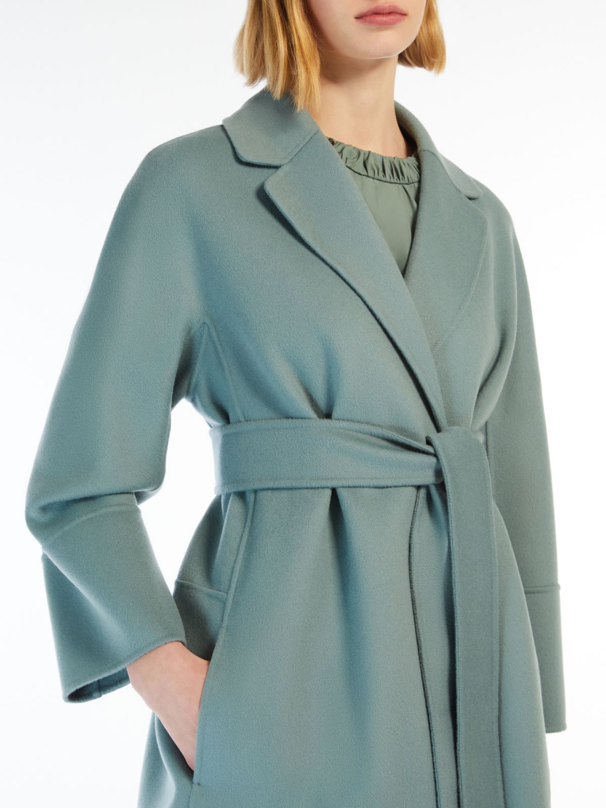 Double-faced short wool coat