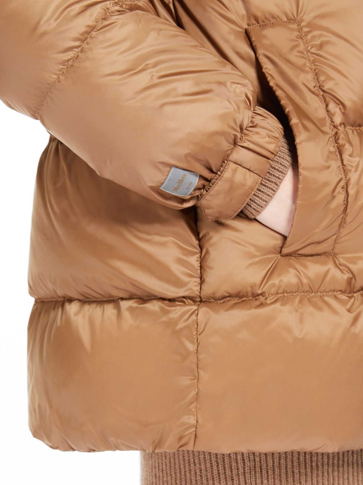 Water-repellent down jacket