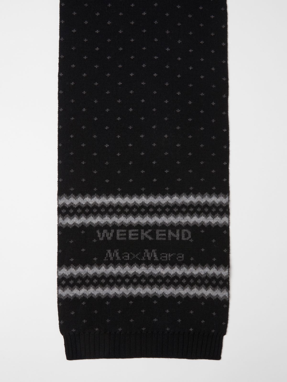 Jacquard-knit wool scarf