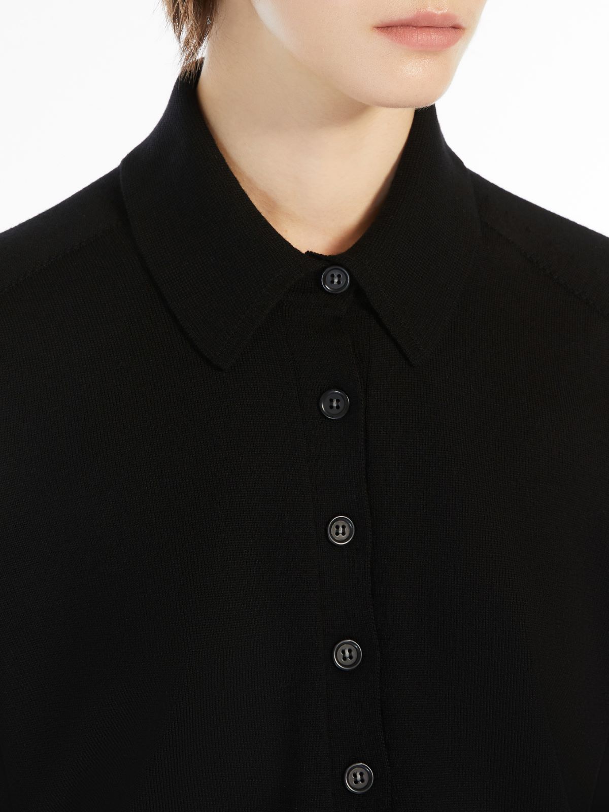 Detachable-collar cardigan