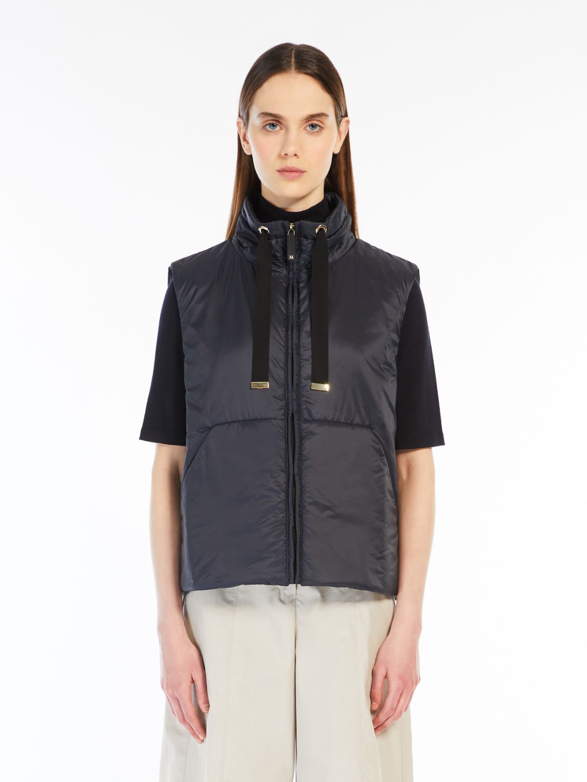 Water-repellent canvas gilet with a stand-up collar