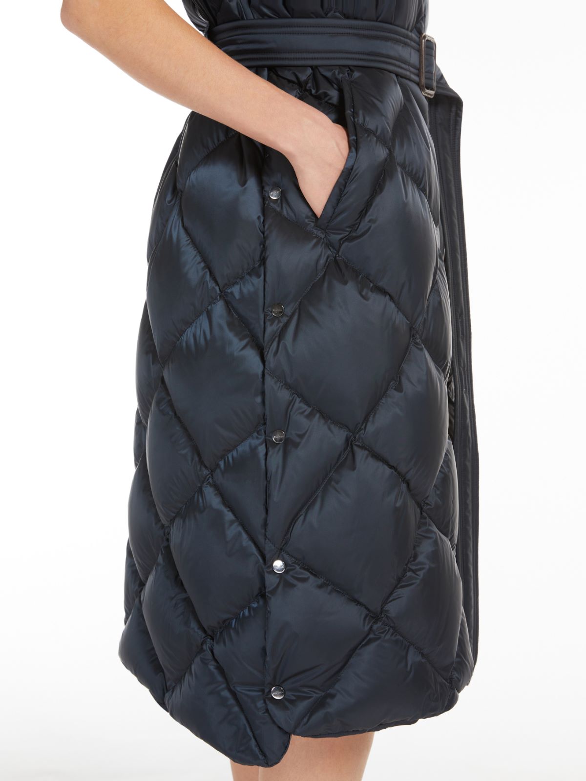Water-repellent midi gilet