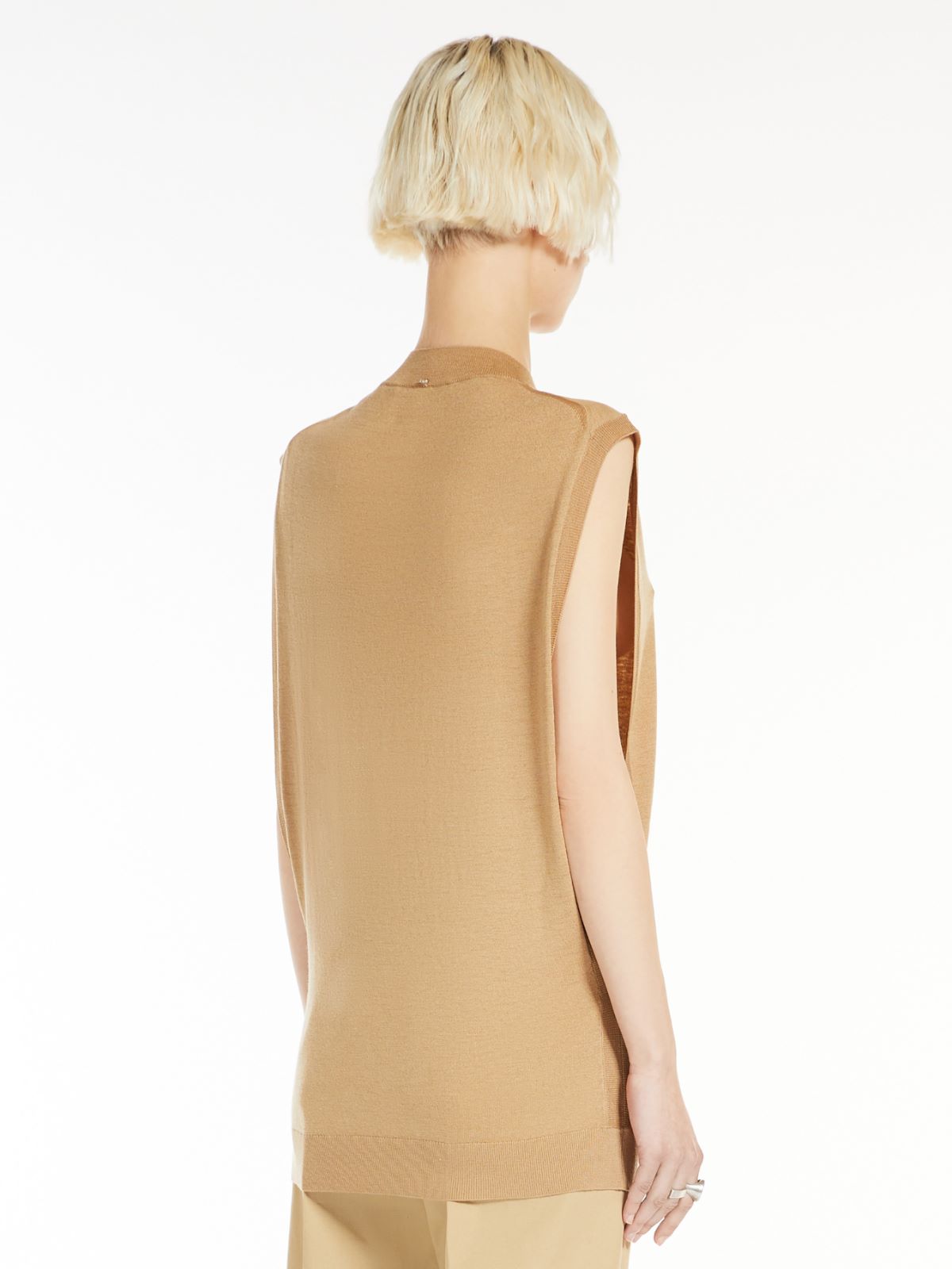 Sleeveless wool and silk sweater