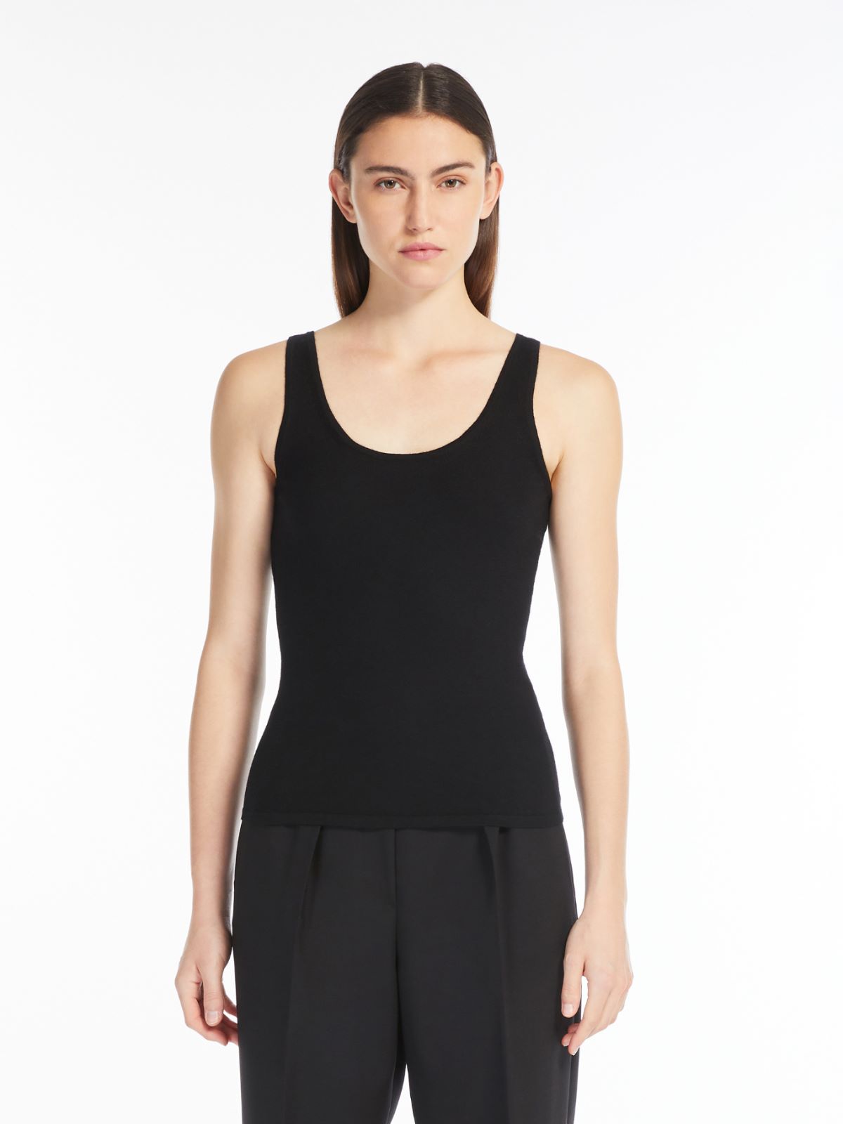 Lightweight cashmere top