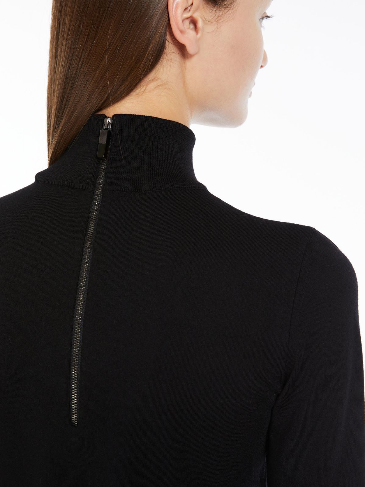 Cropped stretch wool turtleneck