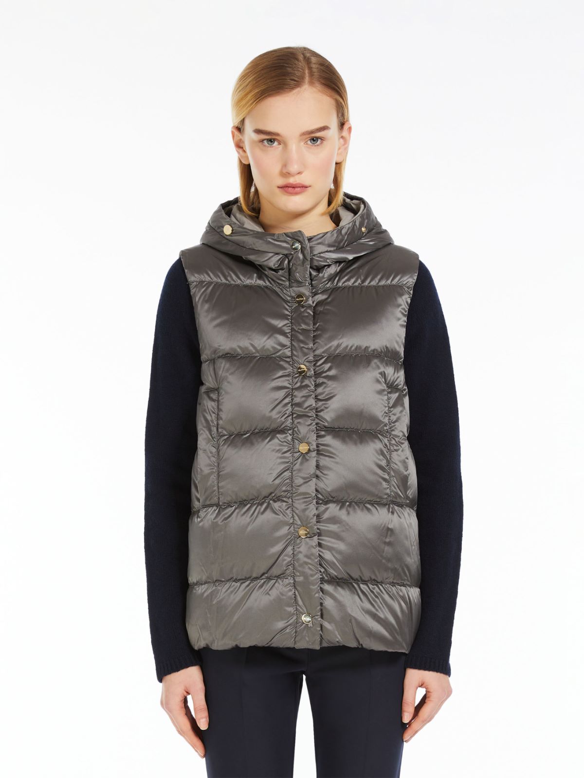 Reversible gilet in water-resistant fabric