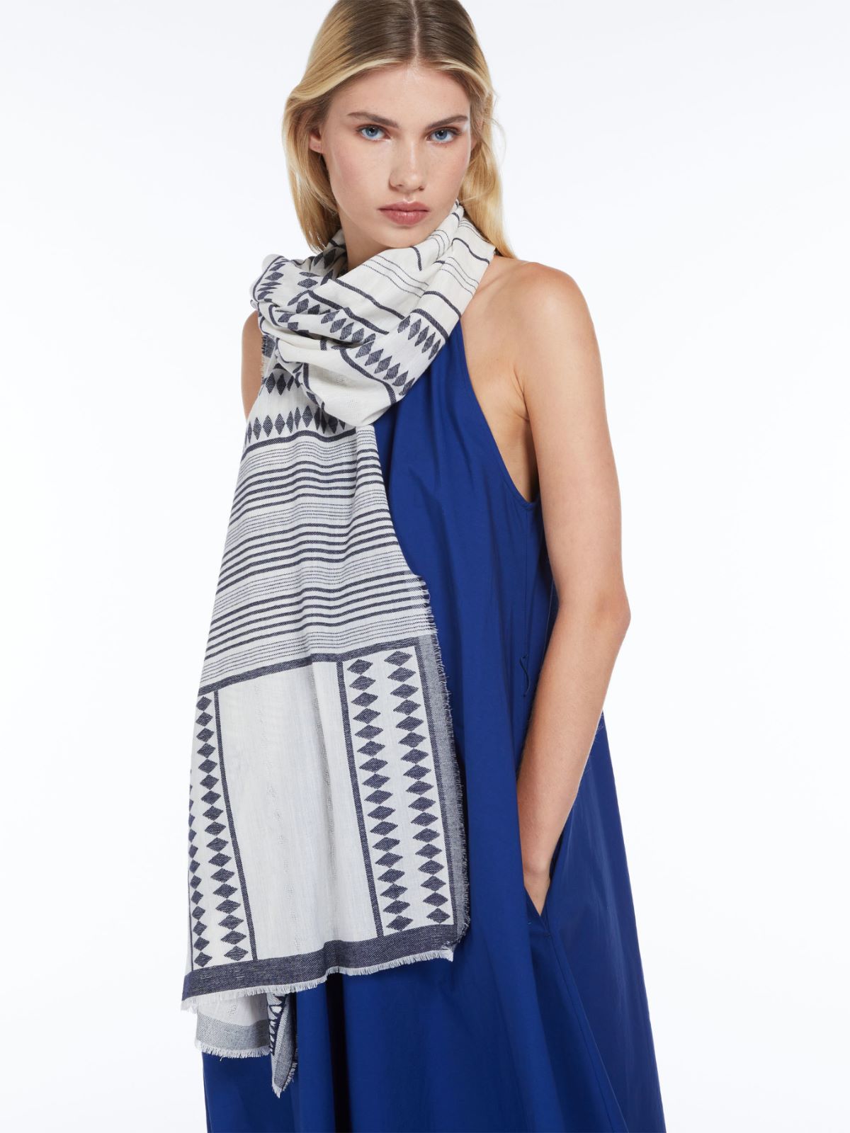 Fil coupé jacquard stole