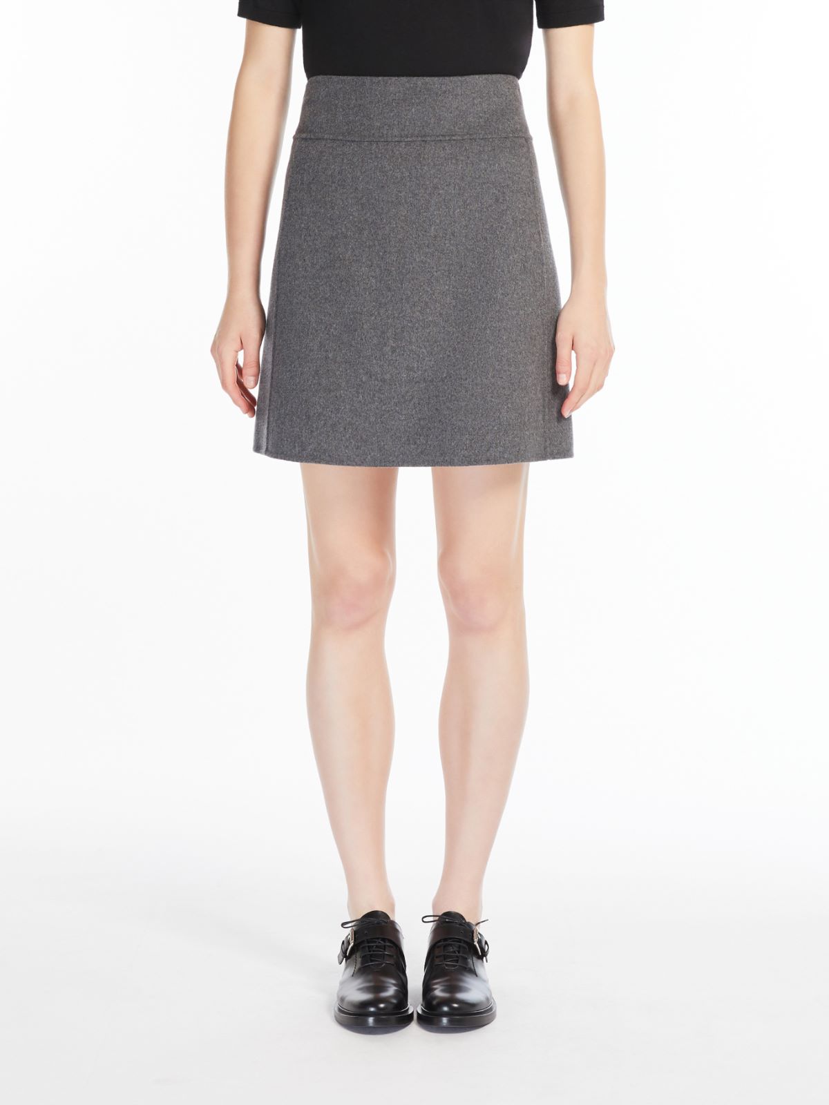 Short wool skirt