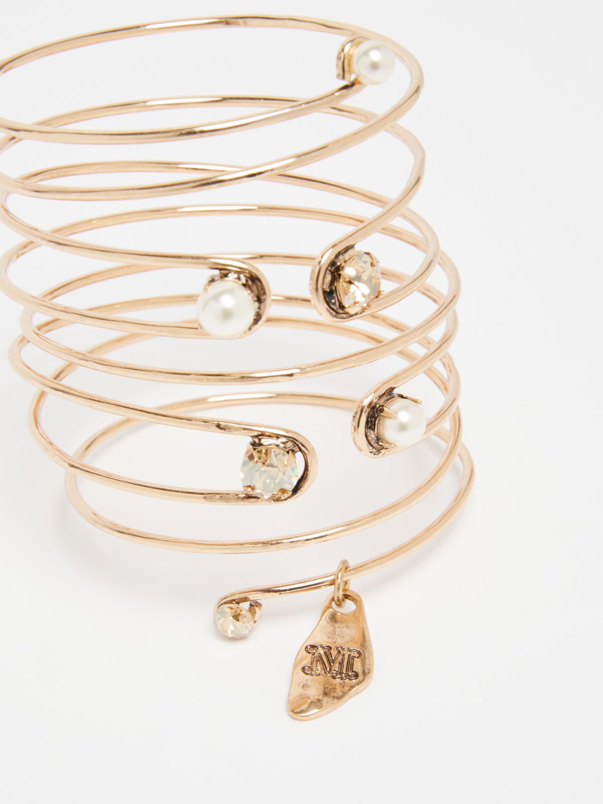 High-cut spring bracelet