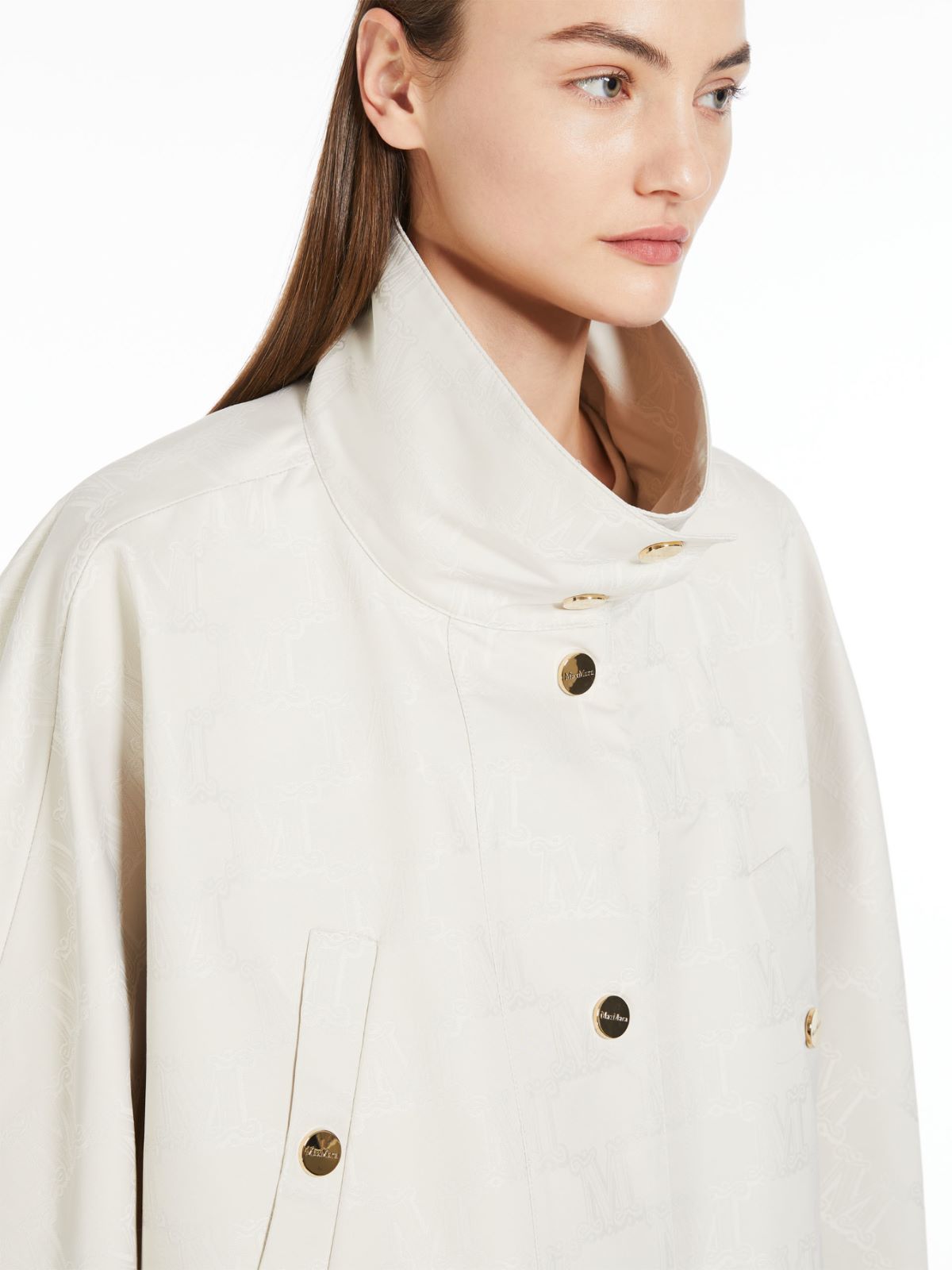 Short cape in water-resistant jacquard