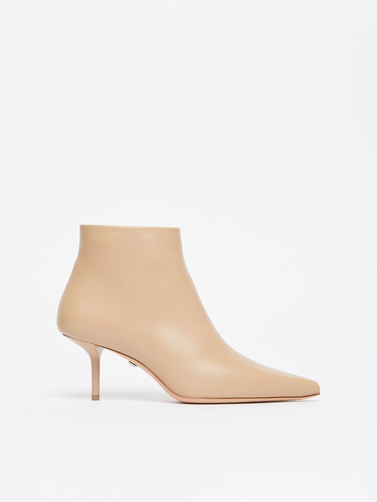 Zip-up leather ankle boots