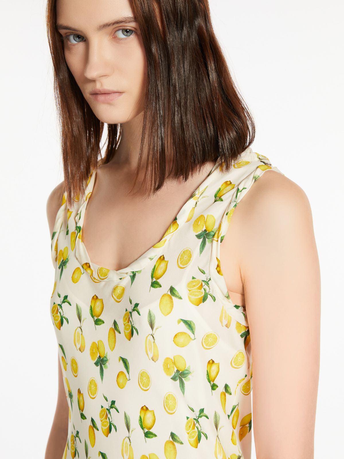 Long sleeveless dress