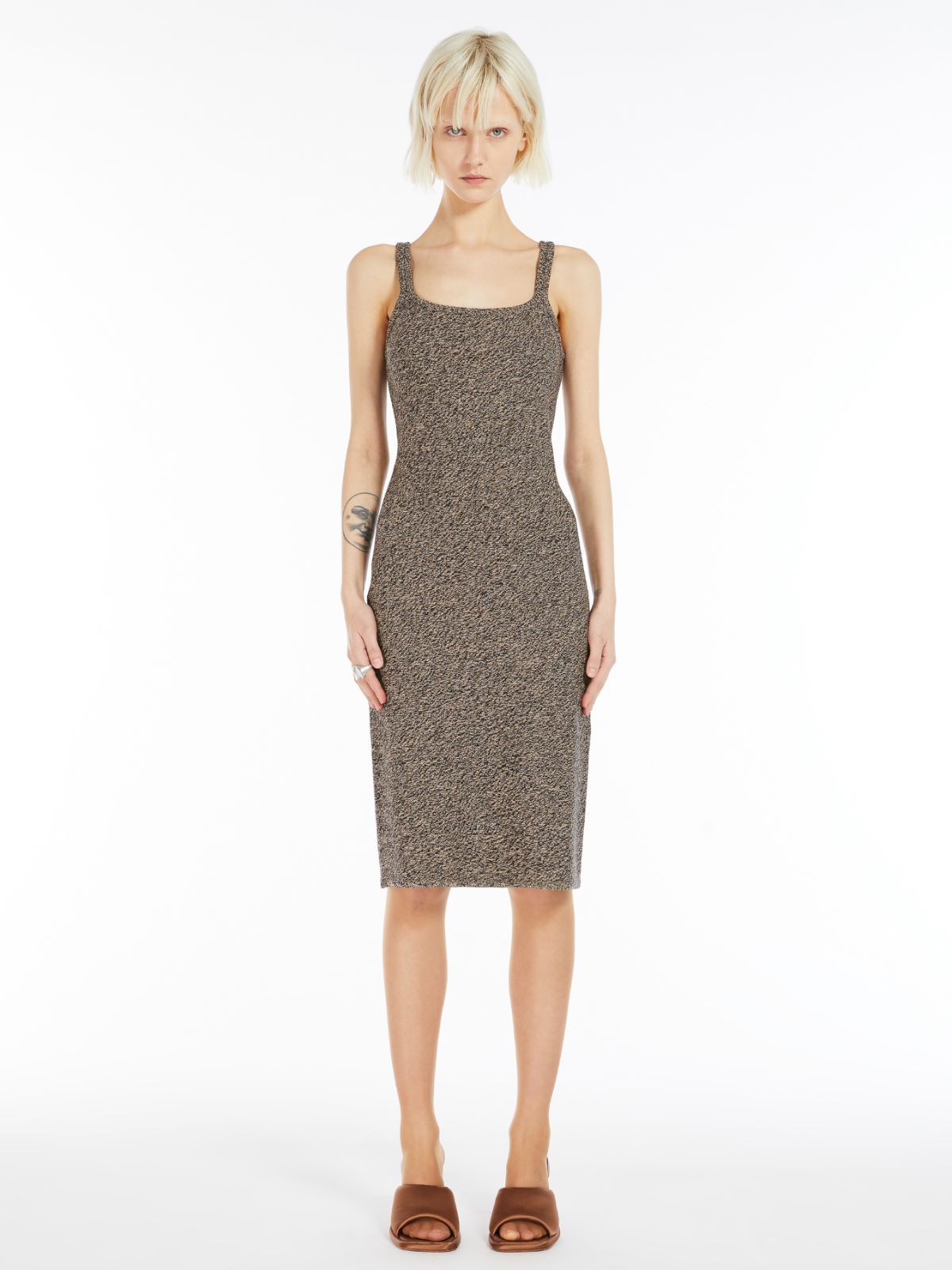 Slim-fit sleeveless dress