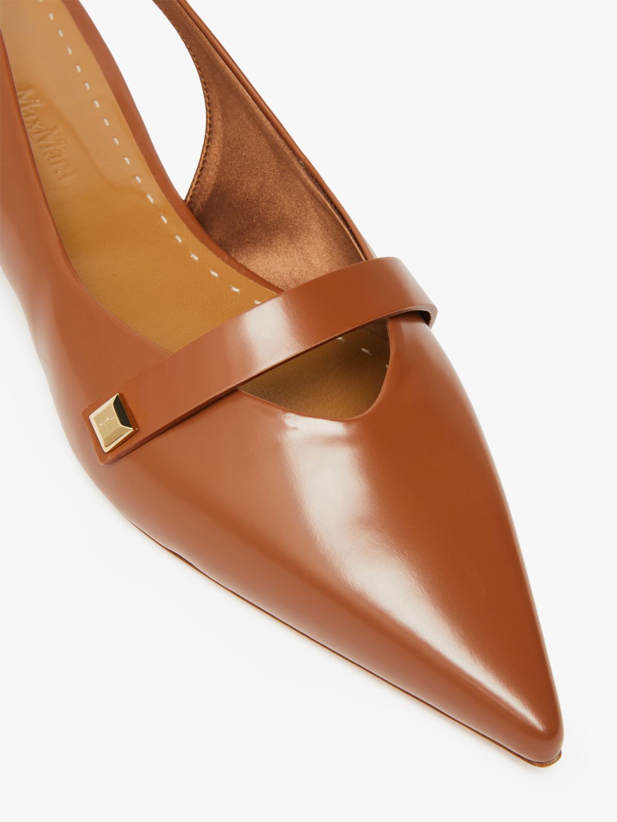 Flat leather sandals