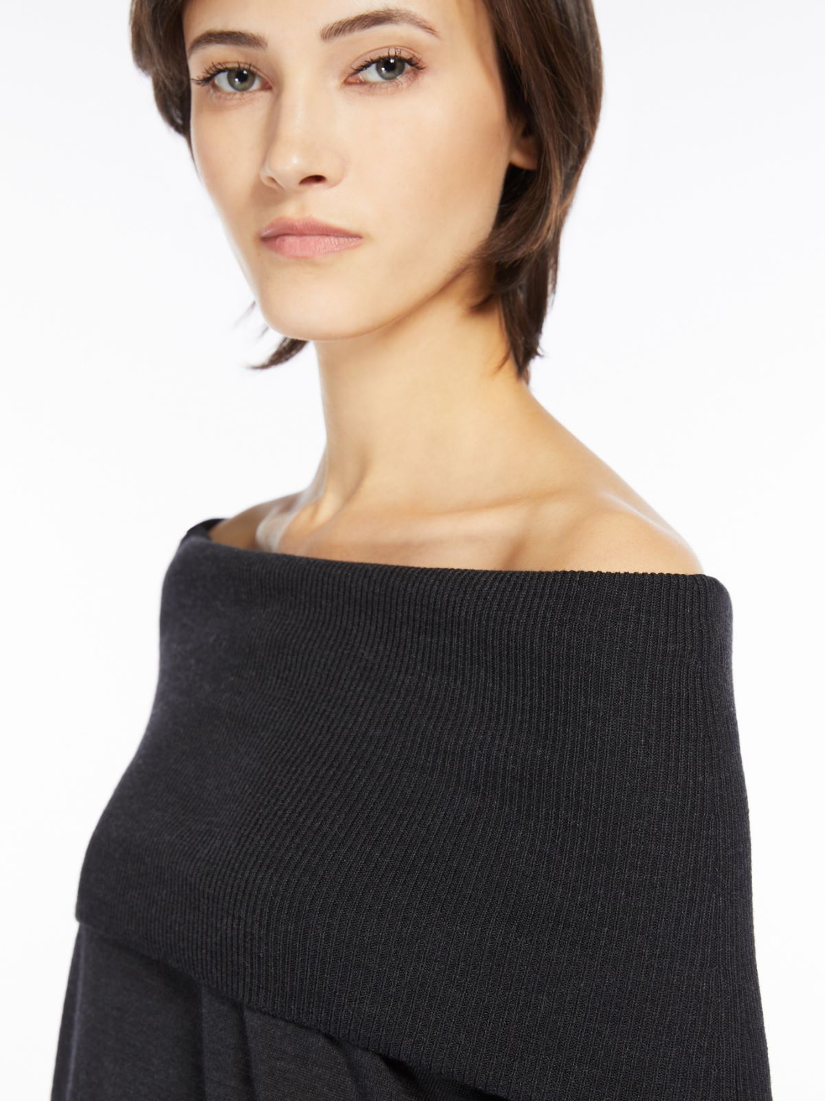 Wool off-the-shoulder jumper