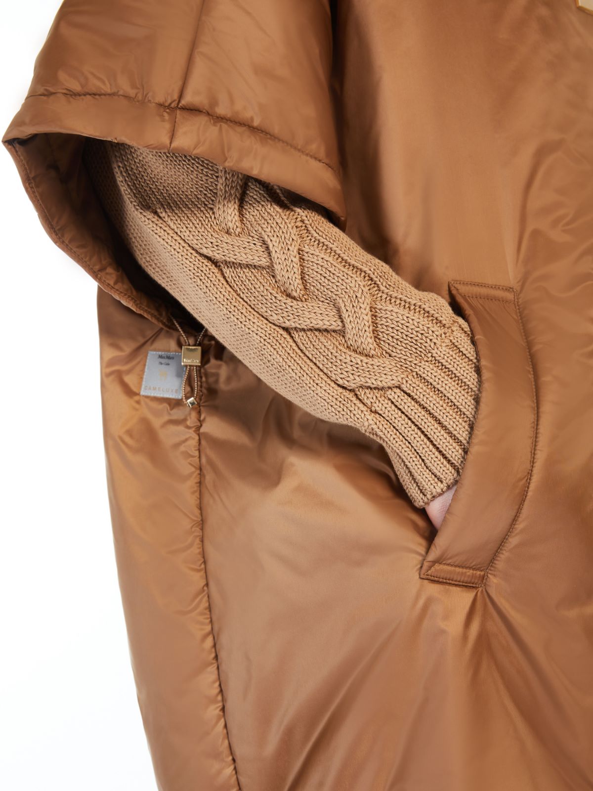 Water-repellent fabric cape